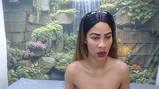 Snapshot of GlowGoddessxx chatting on June 27, 2026, 3:45 am GlowGoddessxx online show from June 27, 2026, 3:45 am