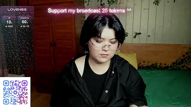 Snapshot of Alisa_Monroe chatting on October 16, 2025, 2:31 am Alisa Monroe online show from October 16, 2025, 2:31 am