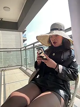 anna yngs online show from March 2, 2026, 3:29 am