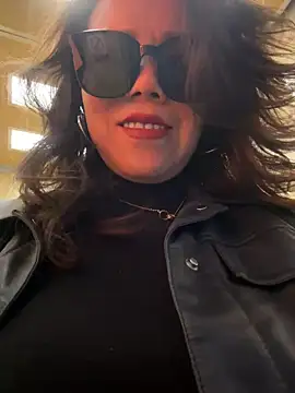 anna yngs online show from February 12, 2026, 5:07 am