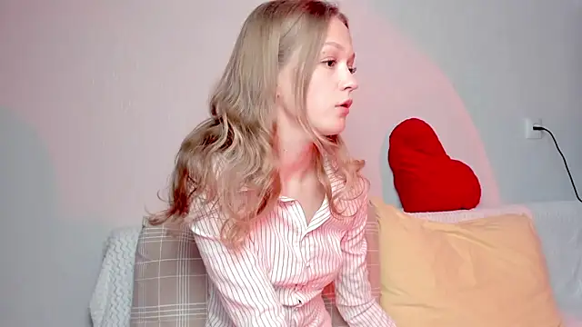 Snapshot of Kara_smalltits chatting on May 27, 2026, 11:50 am Kara smalltits online show from May 27, 2026, 11:50 am
