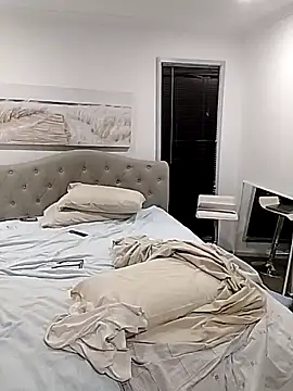 iamthepublickmasterbater online show from October 14, 2025, 12:17 pm