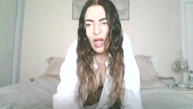 Snapshot of EllaKent chatting on February 8, 2026, 9:29 am EllaKent online show from February 8, 2026, 9:29 am