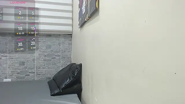 Snapshot of VioletLux chatting on November 26, 2025, 7:36 pm VioletLux online show from November 26, 2025, 7:36 pm