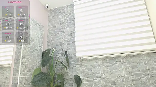 Snapshot of VioletLux chatting on November 29, 2025, 7:47 pm VioletLux online show from November 29, 2025, 7:47 pm