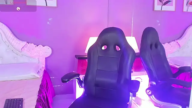 Snapshot of Bela_Jones chatting on October 25, 2025, 3:28 am Bela Jones online show from October 25, 2025, 3:28 am