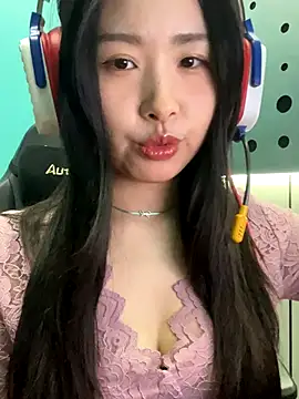 Abby 0505 online show from November 7, 2025, 11:26 am