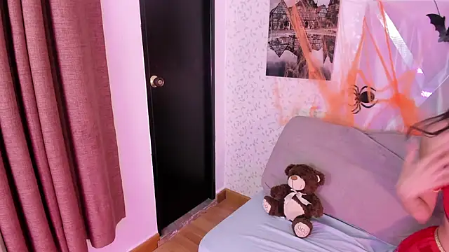 Snapshot of Sabrina_Andrew chatting on October 16, 2025, 7:49 am Sabrina Andrew online show from October 16, 2025, 7:49 am