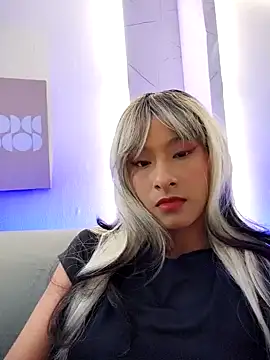 Snapshot of TharaMills chatting on November 6, 2025, 2:48 am TharaMills online show from November 6, 2025, 2:48 am