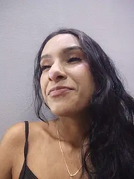 Snapshot of TharaMills chatting on June 26, 2026, 3:23 am TharaMills online show from June 26, 2026, 3:23 am