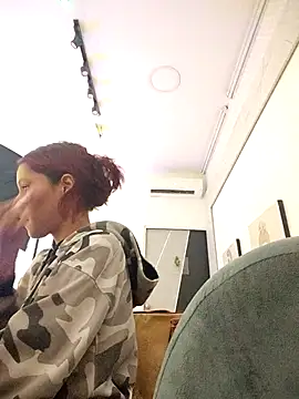 Snapshot of TharaMills chatting on November 7, 2025, 2:49 am TharaMills online show from November 7, 2025, 2:49 am