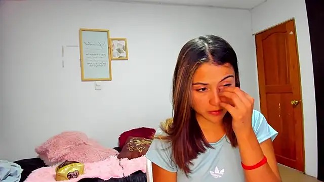 Snapshot of Ana__Pink chatting on October 4, 2025, 12:34 am Ana  Pink online show from October 4, 2025, 12:34 am