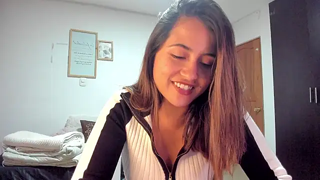 Ana  Pink online show from March 3, 2026, 1:34 am