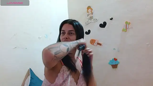 Snapshot of Akasha001 chatting on November 14, 2025, 4:05 am Akasha001 online show from November 14, 2025, 4:05 am