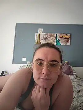 Snapshot of AndHerXO chatting on April 25, 2026, 3:31 pm AndHerXO online show from April 25, 2026, 3:31 pm