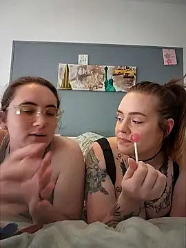 Snapshot of AndHerXO chatting on June 3, 2026, 2:33 pm AndHerXO online show from June 3, 2026, 2:33 pm