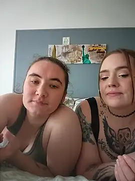 Snapshot of AndHerXO chatting on May 10, 2026, 1:57 pm AndHerXO online show from May 10, 2026, 1:57 pm