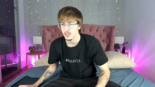 Snapshot of KiskaKurt chatting on November 15, 2025, 9:41 pm KiskaKurt online show from November 15, 2025, 9:41 pm