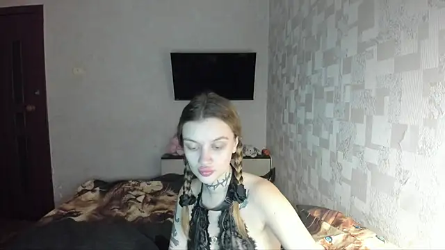 Snapshot of AlisTris chatting on November 5, 2025, 12:19 pm AlisTris online show from November 5, 2025, 12:19 pm