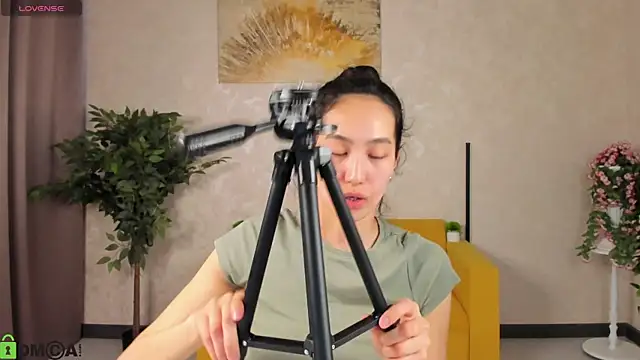 FlirtyAura online show from April 2, 2026, 3:46 am