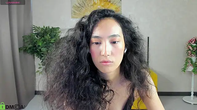 FlirtyAura online show from April 3, 2026, 3:24 am