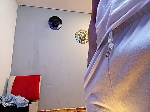 jhonny thes28 online show from October 13, 2025, 10:43 pm