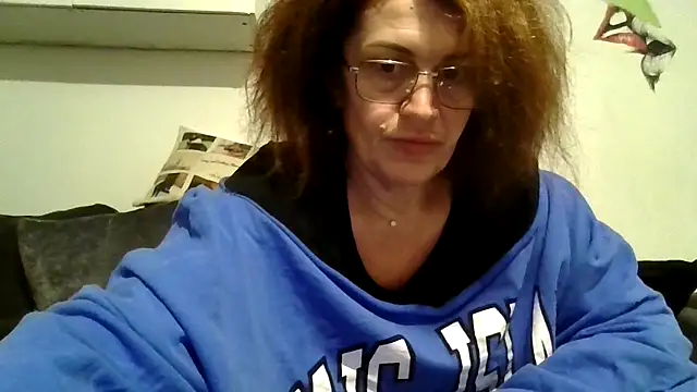 RubyyRosee online show from December 3, 2025, 6:47 am