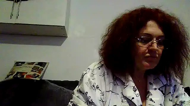 RubyyRosee online show from April 1, 2026, 1:52 pm