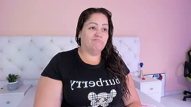 Snapshot of katte_landerr chatting on November 13, 2025, 12:53 pm katte landerr online show from November 13, 2025, 12:53 pm