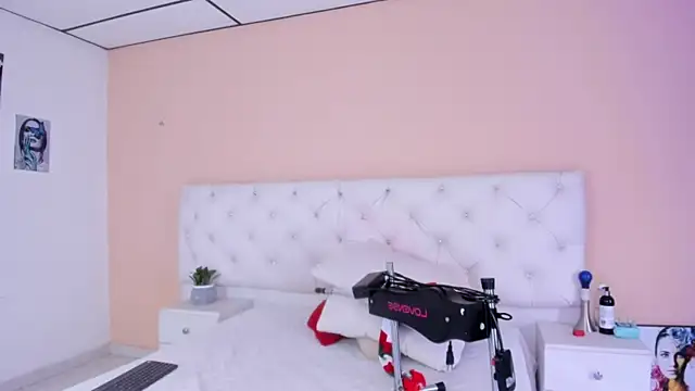 Snapshot of katte_landerr chatting on December 5, 2025, 1:21 pm katte landerr online show from December 5, 2025, 1:21 pm