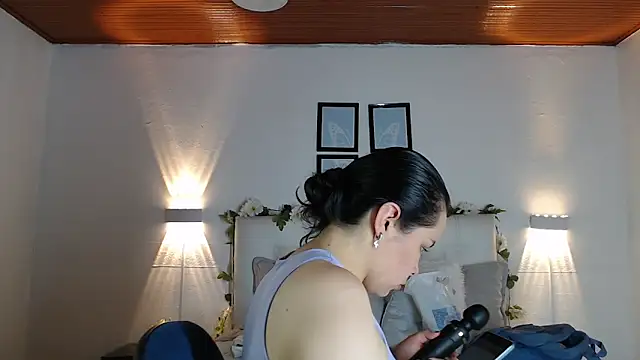 Snapshot of Megan_05_ chatting on September 20, 2025, 6:57 pm Megan 05 online show from September 20, 2025, 6:57 pm