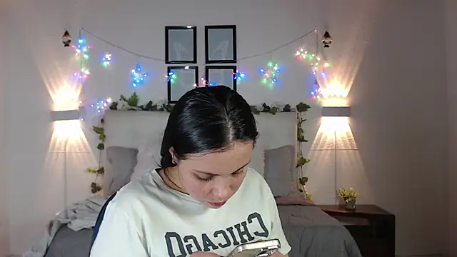 Megan 05  online show from March 16, 2026, 6:32 pm