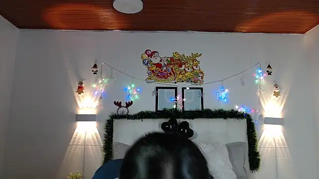 Megan 05  online show from December 17, 2025, 6:57 pm