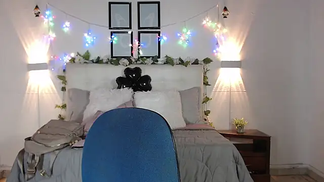 Megan 05  online show from February 21, 2026, 5:26 pm