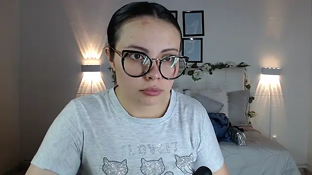 Snapshot of Megan_05_ chatting on September 19, 2025, 6:12 pm Megan 05 online show from September 19, 2025, 6:12 pm