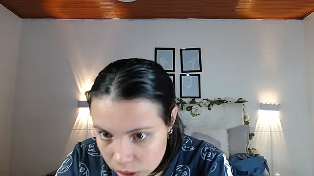 Snapshot of Megan_05_ chatting on October 15, 2025, 6:27 pm Megan 05 online show from October 15, 2025, 6:27 pm