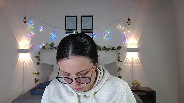 Megan 05  online show from February 17, 2026, 3:20 pm