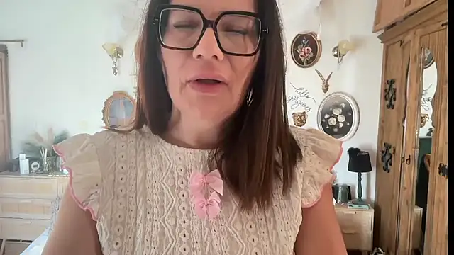 Snapshot of _Melia_ chatting on May 26, 2026, 6:11 am Melia online show from May 26, 2026, 6:11 am