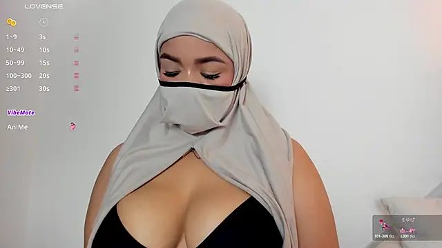 Snapshot of thaira_aly chatting on December 5, 2025, 4:00 am thaira aly online show from December 5, 2025, 4:00 am