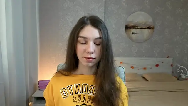 Snapshot of KellyShines chatting on December 15, 2025, 7:25 am KellyShines online show from December 15, 2025, 7:25 am