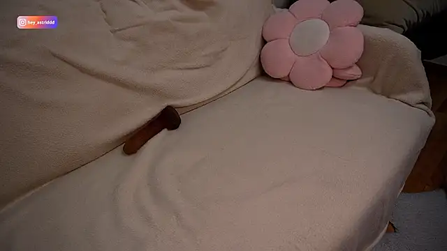 Astridwet online show from March 11, 2026, 3:17 pm