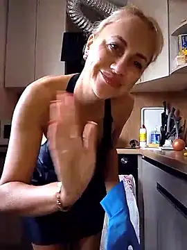 KissMiSveet online show from November 5, 2025, 7:55 am