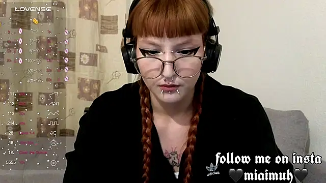 Snapshot of mia__yui chatting on October 24, 2025, 8:19 pm mia  yui online show from October 24, 2025, 8:19 pm