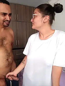 stivenlujan69 online show from October 30, 2025, 2:25 pm