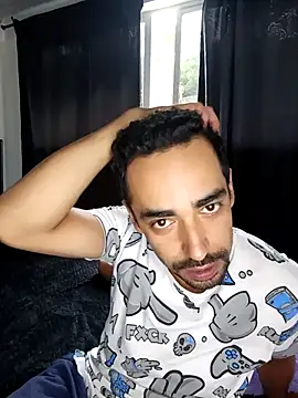 stivenlujan69 online show from October 23, 2025, 1:10 pm