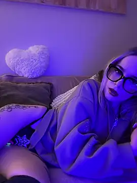 marnemzavar444 online show from November 21, 2025, 9:36 pm