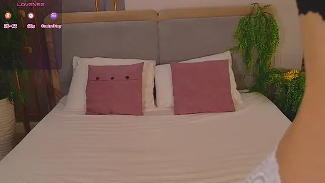 AdoraCortes online show from April 12, 2026, 5:11 am