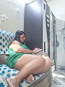 Snapshot of SIMIHOT chatting on November 4, 2025, 9:02 am SIMIHOT online show from November 4, 2025, 9:02 am