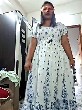 Snapshot of SIMIHOT chatting on November 25, 2025, 8:14 am SIMIHOT online show from November 25, 2025, 8:14 am