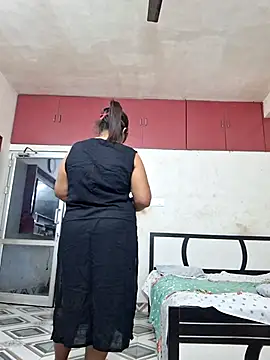 Snapshot of SIMIHOT chatting on November 17, 2025, 2:43 pm SIMIHOT online show from November 17, 2025, 2:43 pm